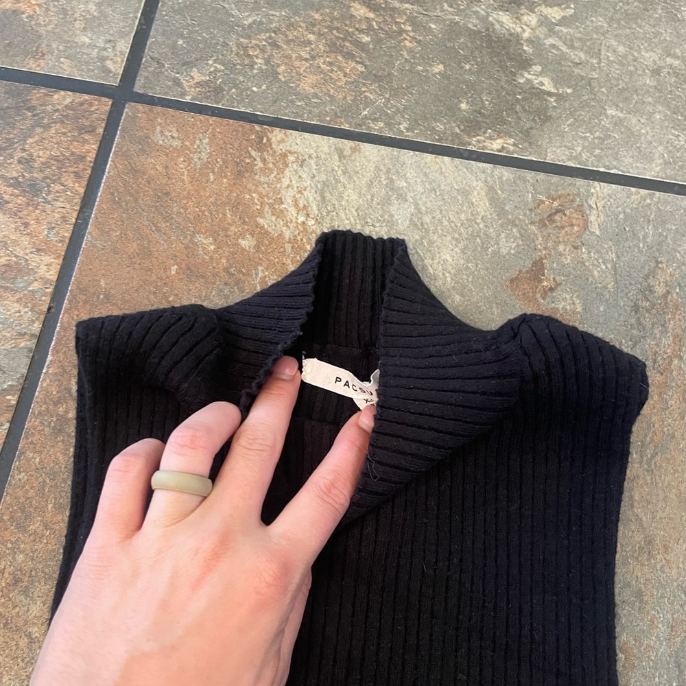 Pacsun turtle neck - Picture 2 of 4